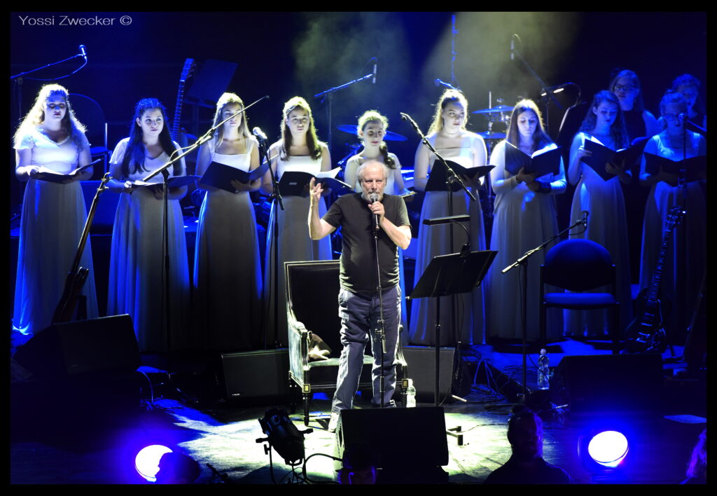 מהפכה בחצר האחורית